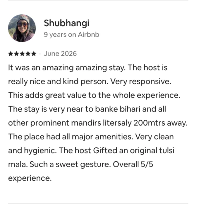Five-star review by Shubhangi: very clean and hygienic, the host gifted an original tulsi mala